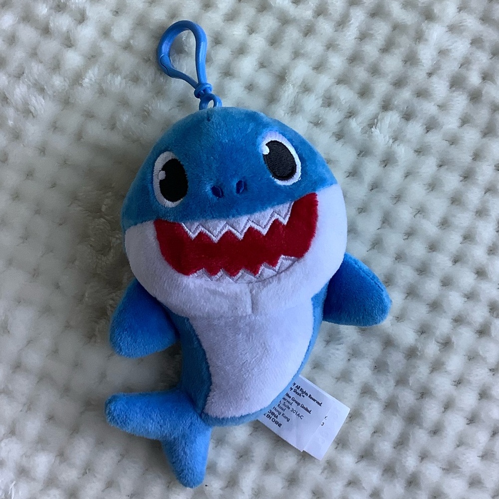 WowWee Pinkfong Singing Plush Blue Baby Shark w Clip Working Stuffed Animal Toy